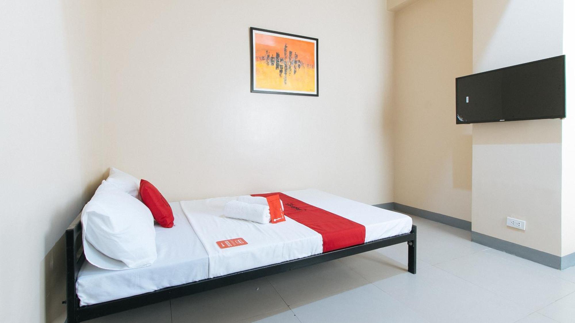 Reddoorz Plus @ Torre De Manuel Residences 1 Quezon City Exterior photo