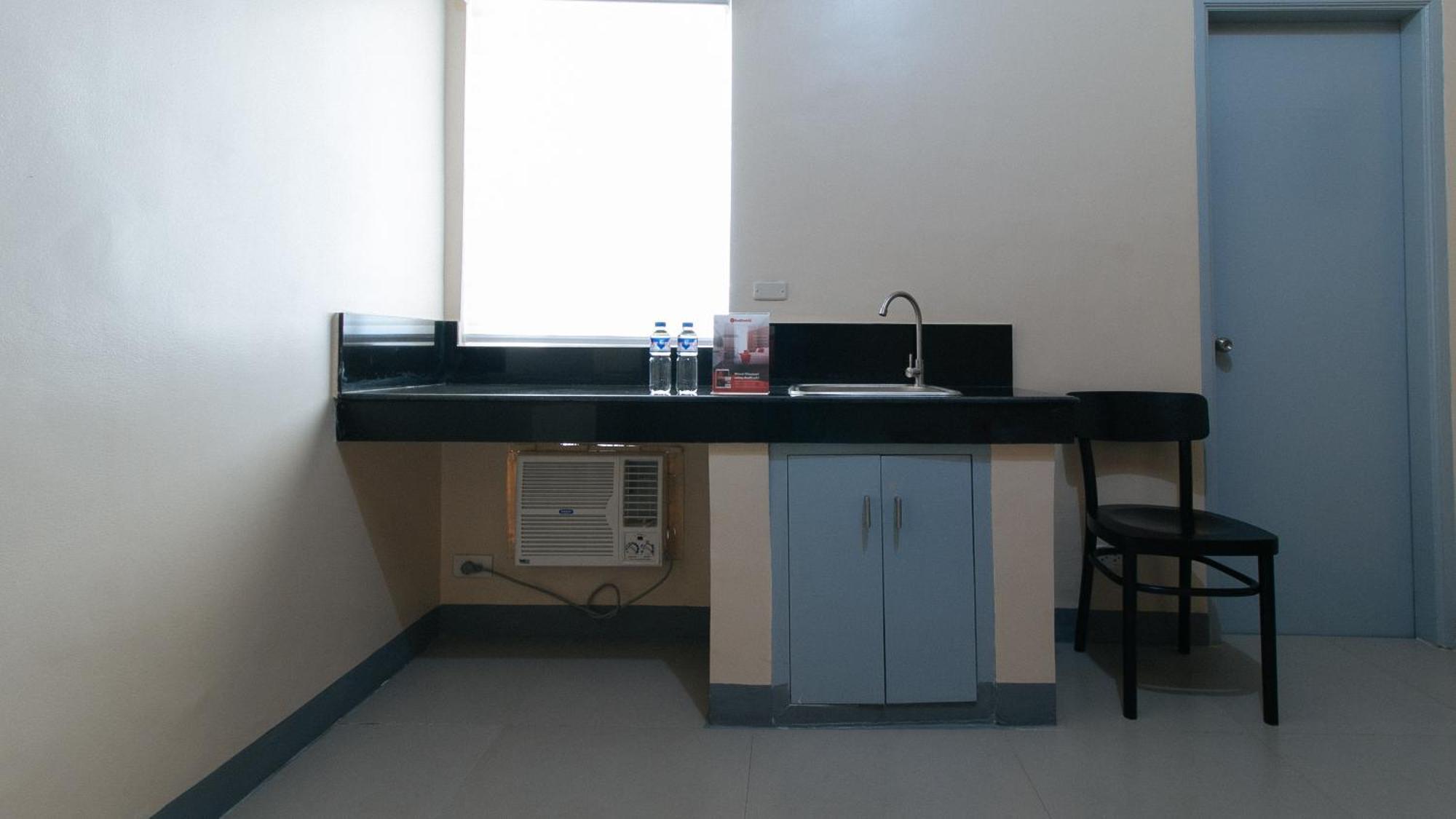 Reddoorz Plus @ Torre De Manuel Residences 1 Quezon City Exterior photo