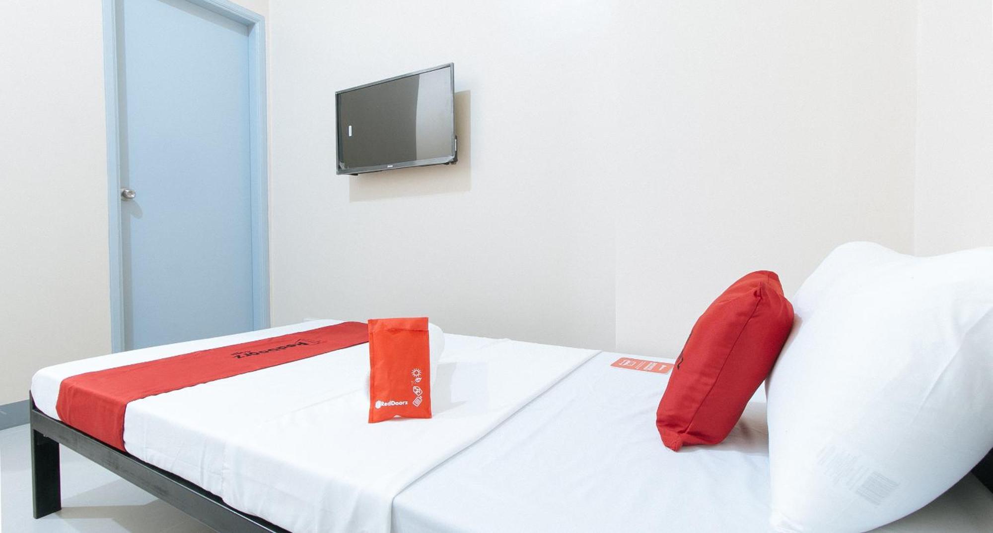 Reddoorz Plus @ Torre De Manuel Residences 1 Quezon City Exterior photo