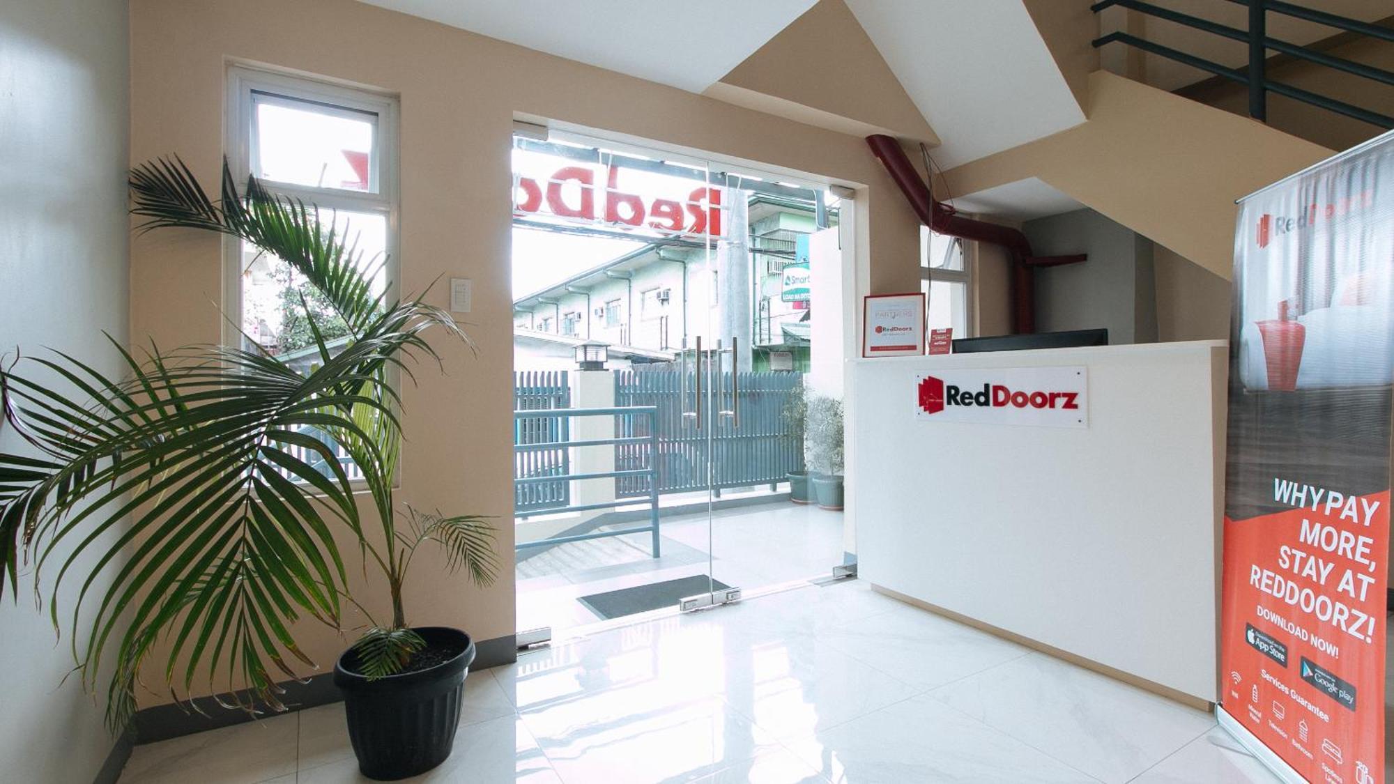 Reddoorz Plus @ Torre De Manuel Residences 1 Quezon City Exterior photo