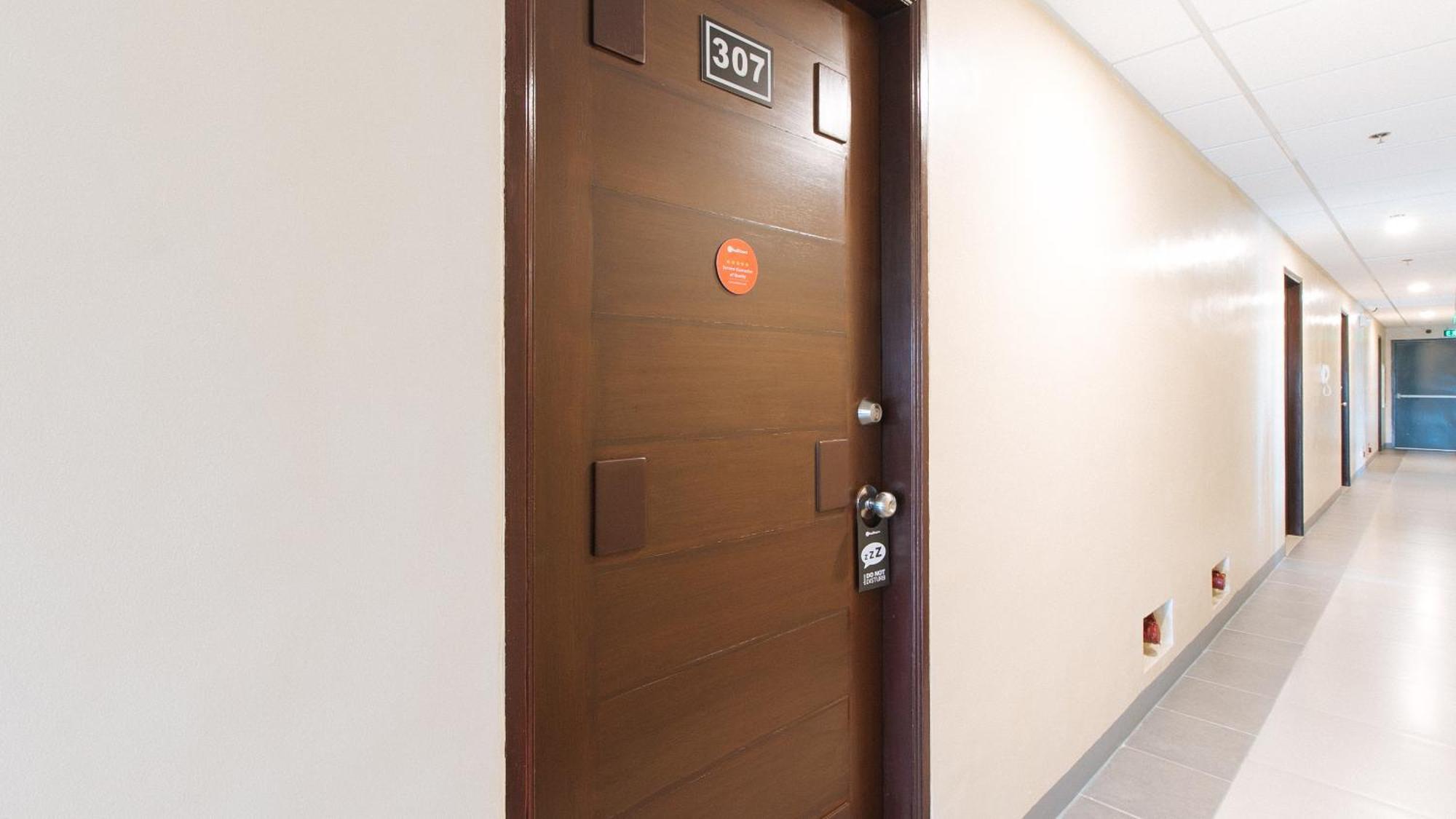 Reddoorz Plus @ Torre De Manuel Residences 1 Quezon City Exterior photo