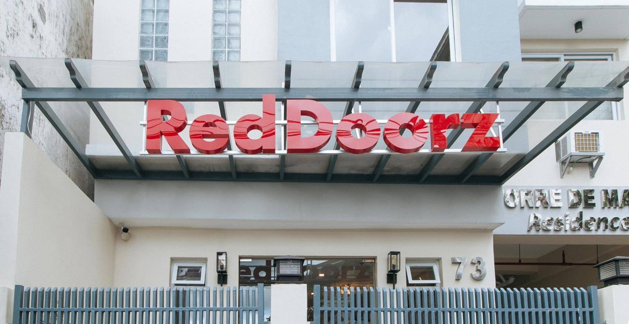 Reddoorz Plus @ Torre De Manuel Residences 1 Quezon City Exterior photo